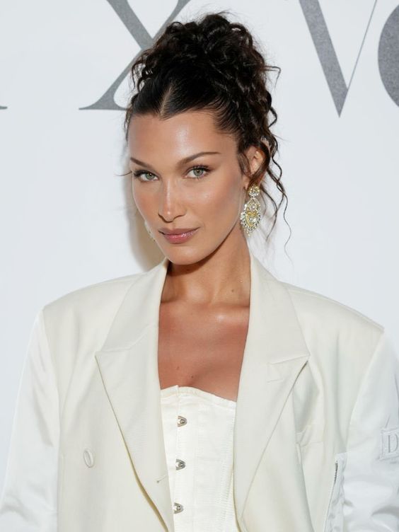 Bella Hadid Skinny Brows